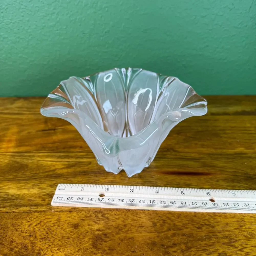 Vintage Frosted Flower Decorative Bowl